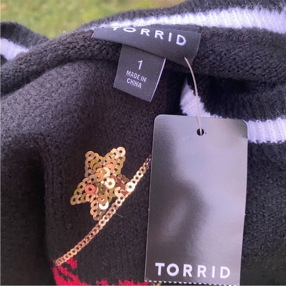 Torrid Women’s Crewneck Sweater Star Lips Size 1X NWT - Picture 6 of 7